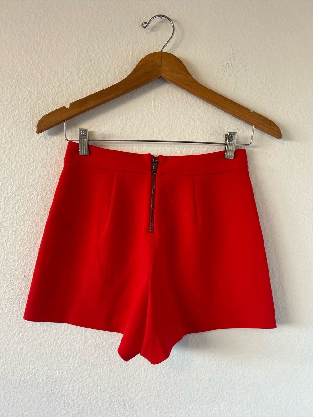 Alice + Olivia Red High-Waist Women's Shorts Size 0 - Picture 4 of 9